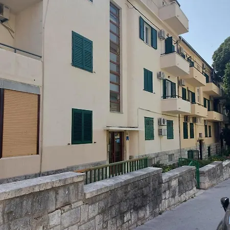 Maxim & Guest house